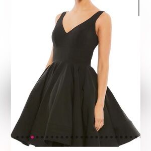 IEENA FOR MAC DUGGAL Size 6 Black Deep V-Neck Fit & Flare Cocktail Dress Pockets